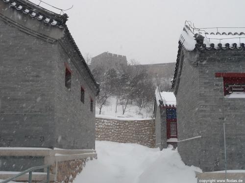 Die Mauer im Schnee