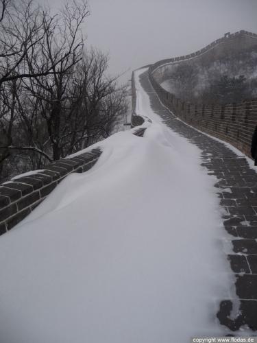 Die Mauer im Schnee